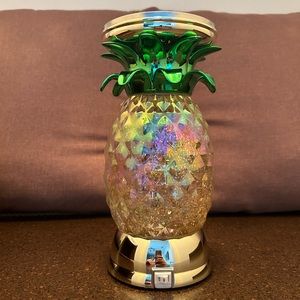 BRAND NEW IN BOX- BATH AND BODY WORKS RARE PINEAPPLE CANDLE STAND